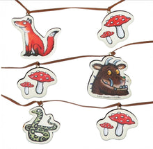 Load image into Gallery viewer, Gisela Graham Gruffalo and Friends Wooden Garland
