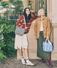 Load image into Gallery viewer, Roka Hampstead Lunch Bag Denim Stripe
