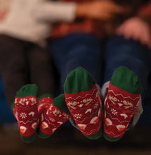Load image into Gallery viewer, Wrendale Designs Women’s “ Seasons Tweetings” Red Robin Christmas Socks
