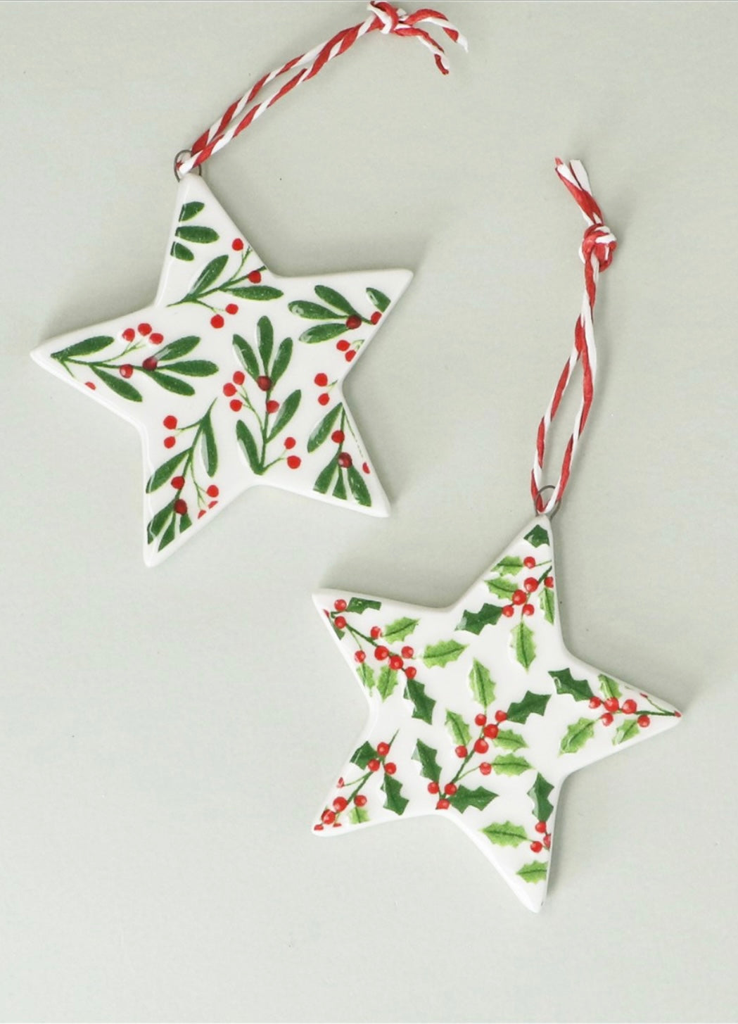 Gisela Graham Set of 2 Ceramic Stars in Holly and Berries Design