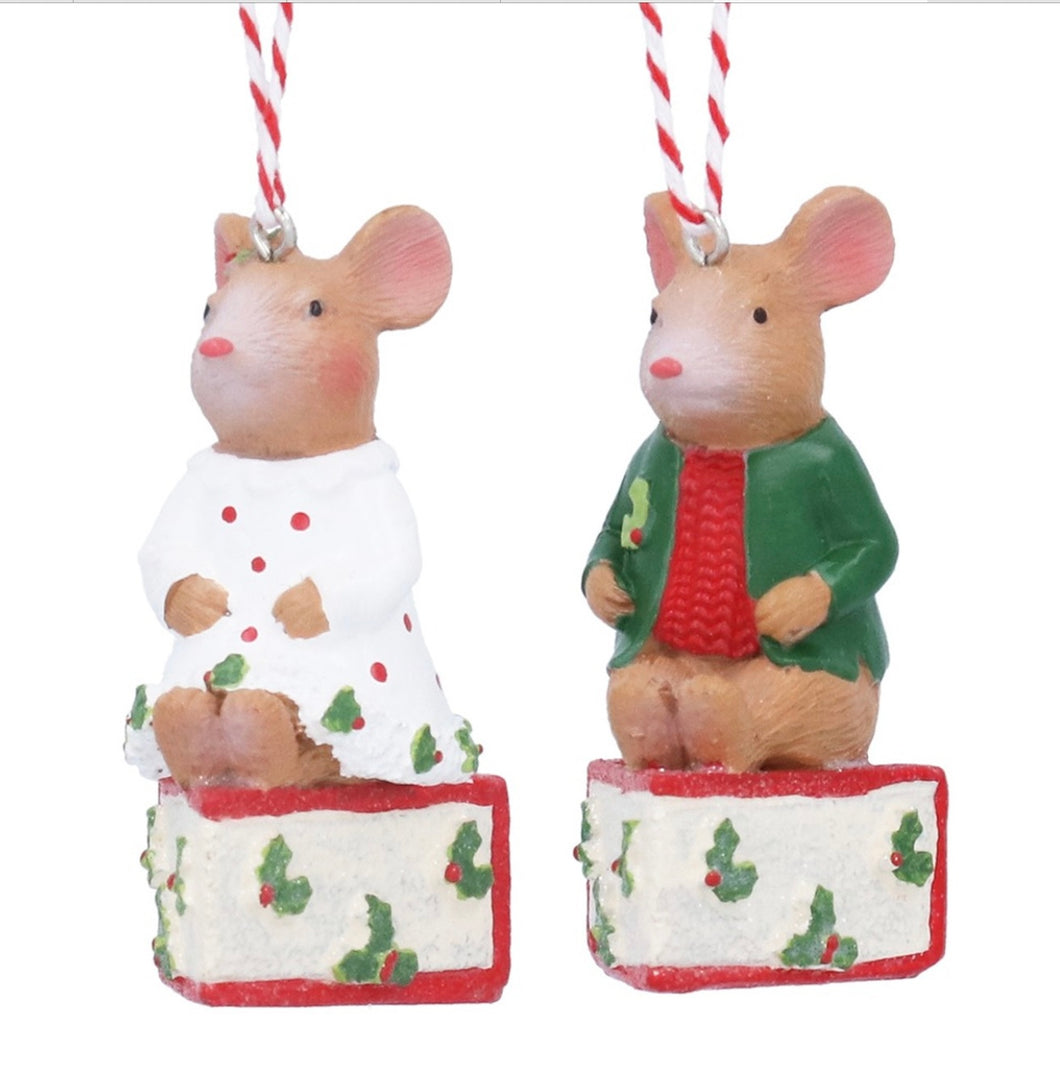 Gisela Graham Holly and Alfie on a Cheese Slice Resin Christmas Decorations - set of 2