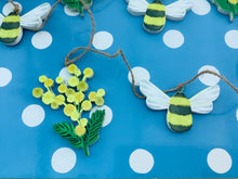 Load image into Gallery viewer, Gisela Graham Wood and Twine Mimosa and Bee Garland
