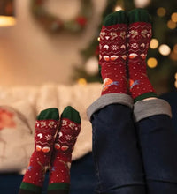 Load image into Gallery viewer, Wrendale Designs Women’s “ Seasons Tweetings” Red Robin Christmas Socks
